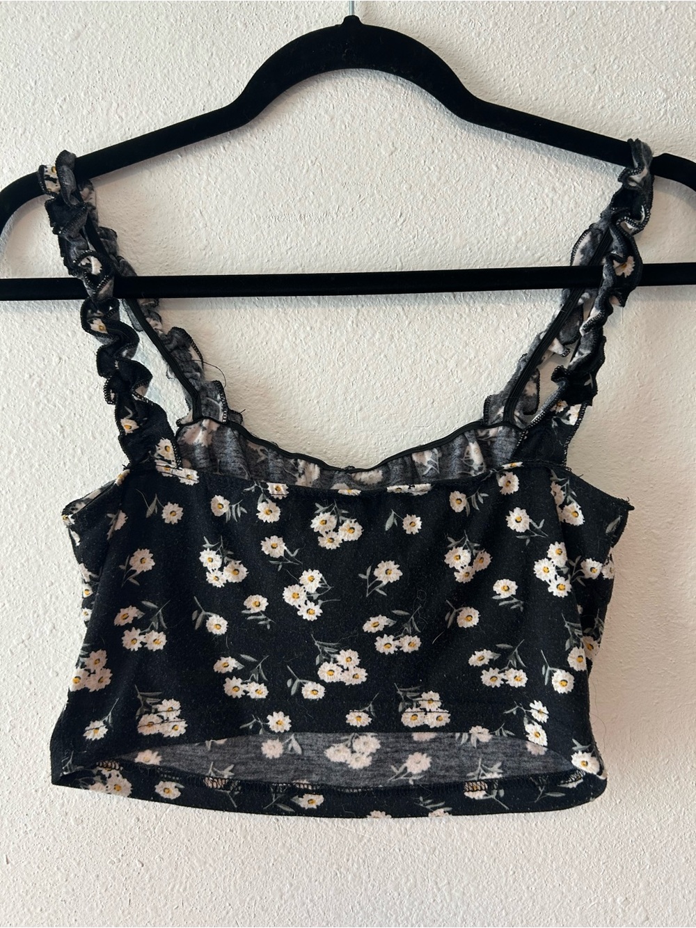 Black Floral Lace-Trim Tie-Front Crop Top - Women - Picture 2 of 3